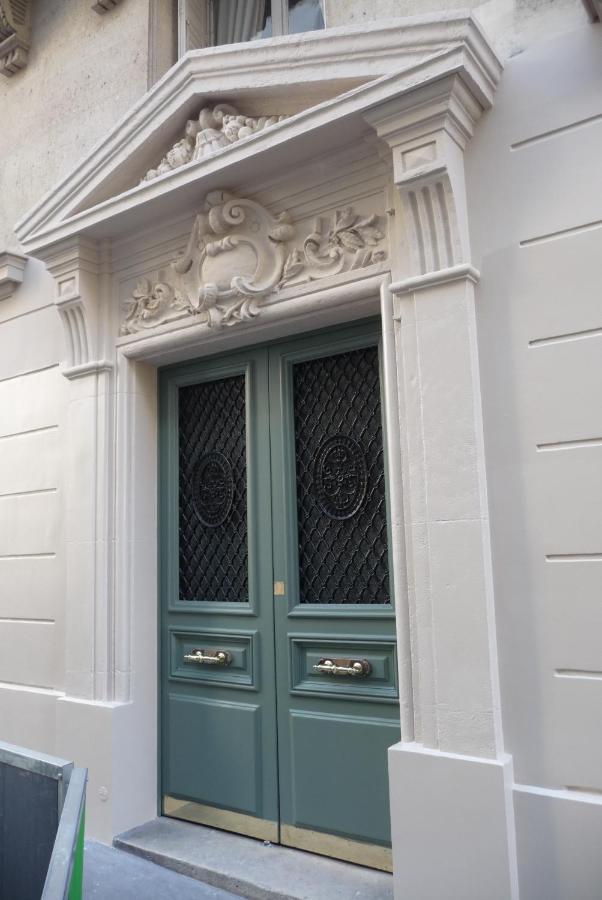 2 Pieces Faubourg Saint Germain 7 * Parijs